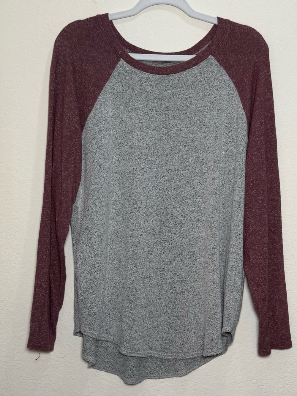American Eagle Grey Burgundy Raglan Long Sleeve Large